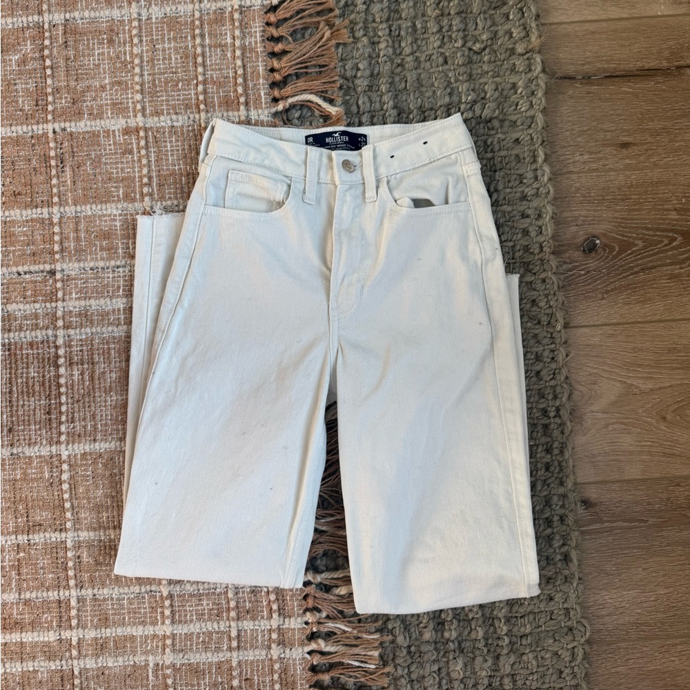 Hollister Cream Ultra High-Rise Vintage Straight Denim Jeans